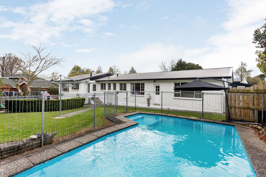 A family oasis – location, privacy, fun! 2