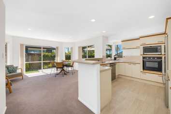 2/248 Botany Road, Botany Downs