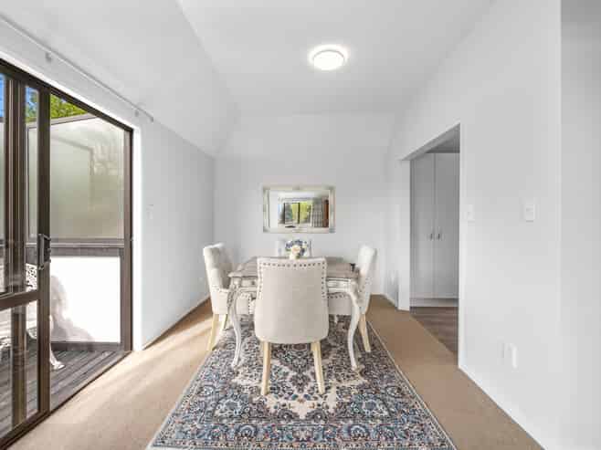 2/57b Cashmere Road, Cashmere