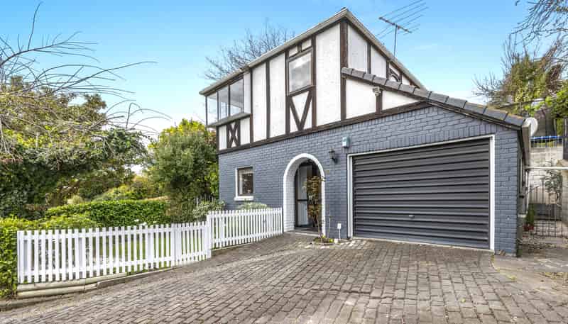 2/57b Cashmere Road, Cashmere