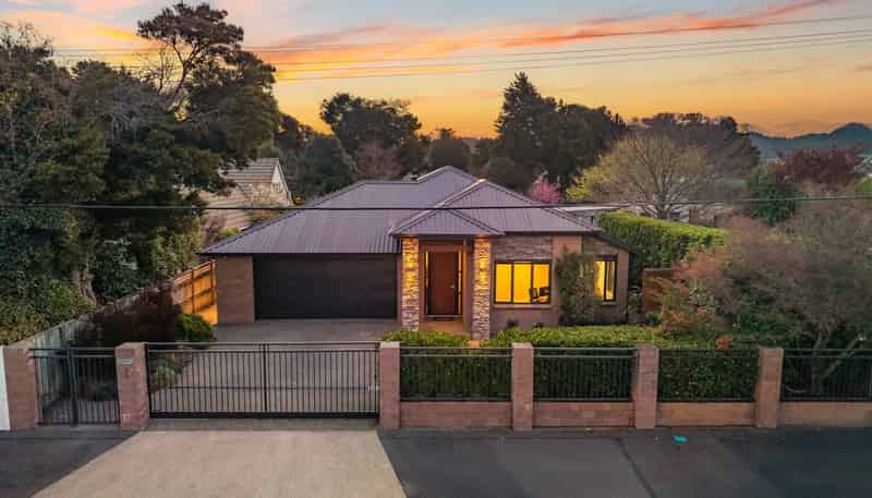 8 Benzie Avenue, Wallaceville