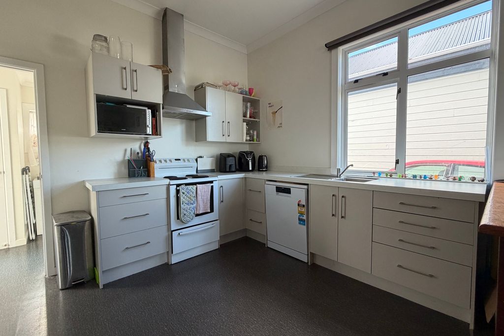 Get Your 2027 Student Flat Sorted Early! 3