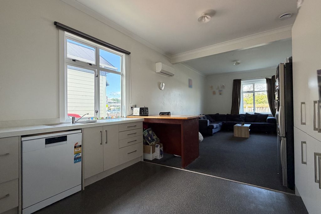 Get Your 2027 Student Flat Sorted Early! 4