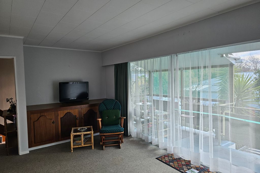 FURNISHED IN LANSDOWNE - 2-BDRMS - $500 P/W 4