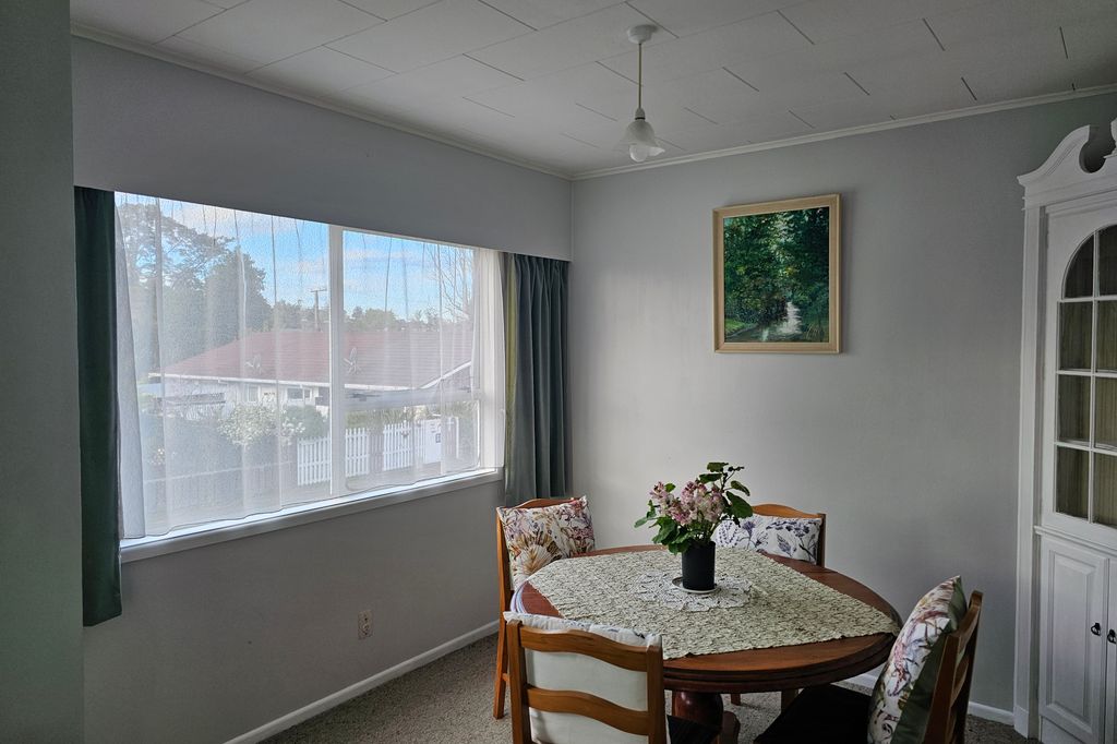FURNISHED IN LANSDOWNE - 2-BDRMS - $500 P/W 5