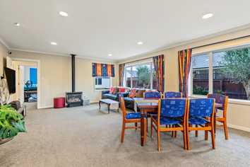 43 Daniels Road, Redwood