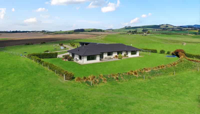 117 Irvine Road and 453 Herbert Road, Herbert