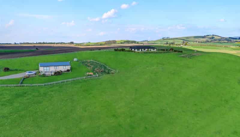 117 Irvine Road and 453 Herbert Road, Herbert