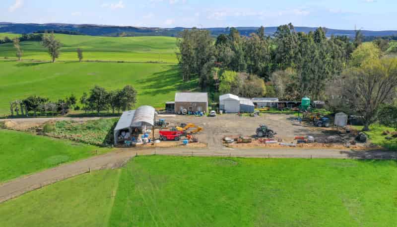 117 Irvine Road and 453 Herbert Road, Herbert