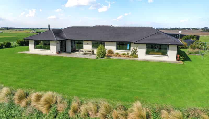 117 Irvine Road and 453 Herbert Road, Herbert