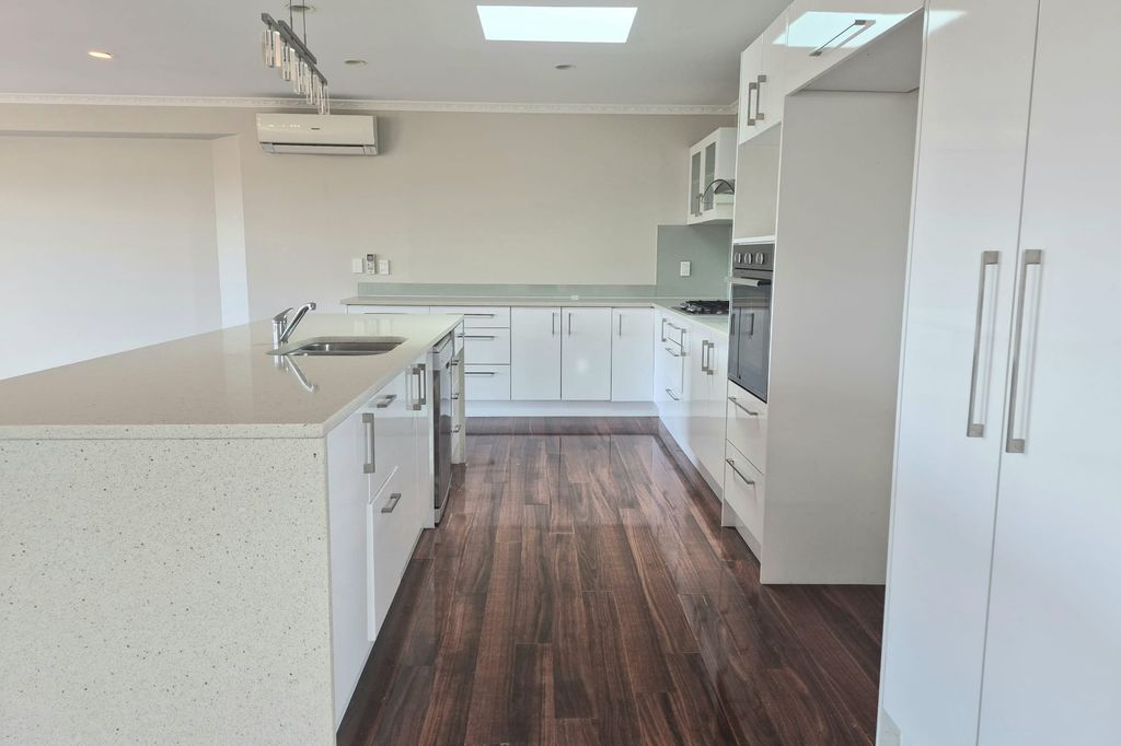 Spacious Family Living in Spinnaker Bay 5