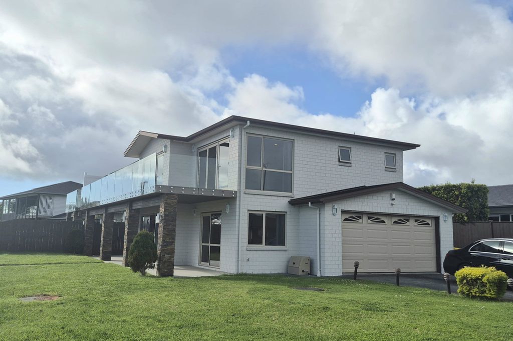 Spacious Family Living in Spinnaker Bay 3