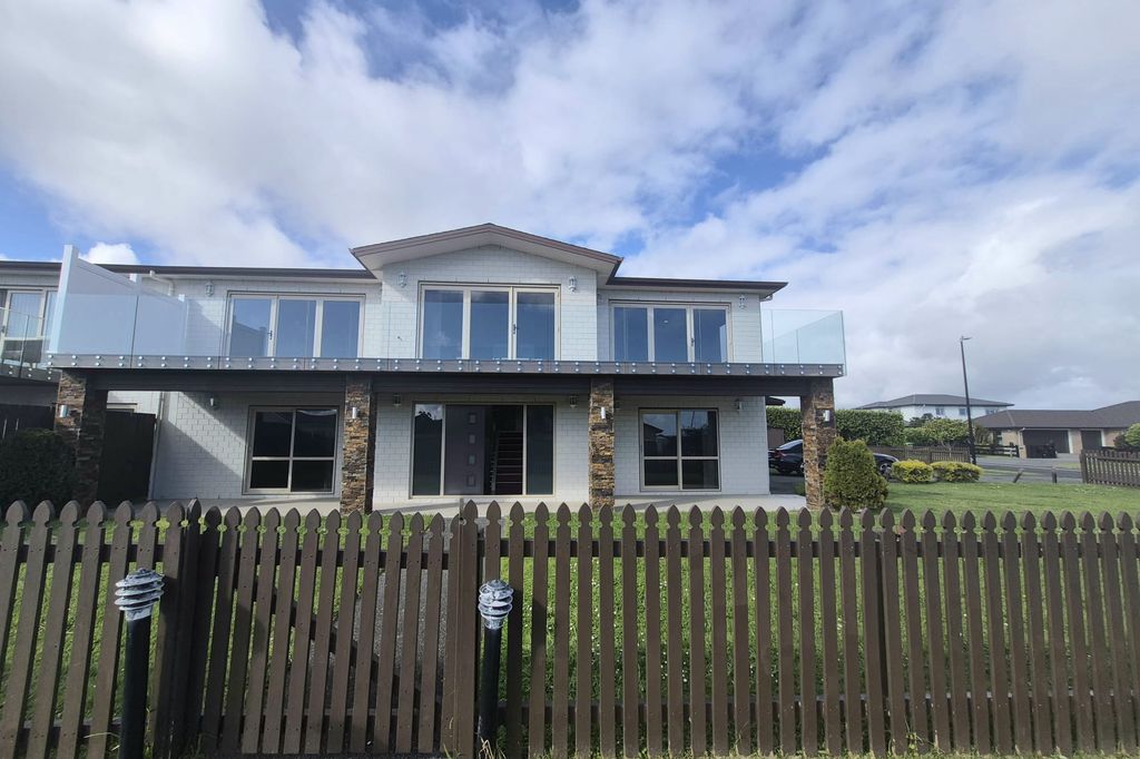 Spacious Family Living in Spinnaker Bay 1