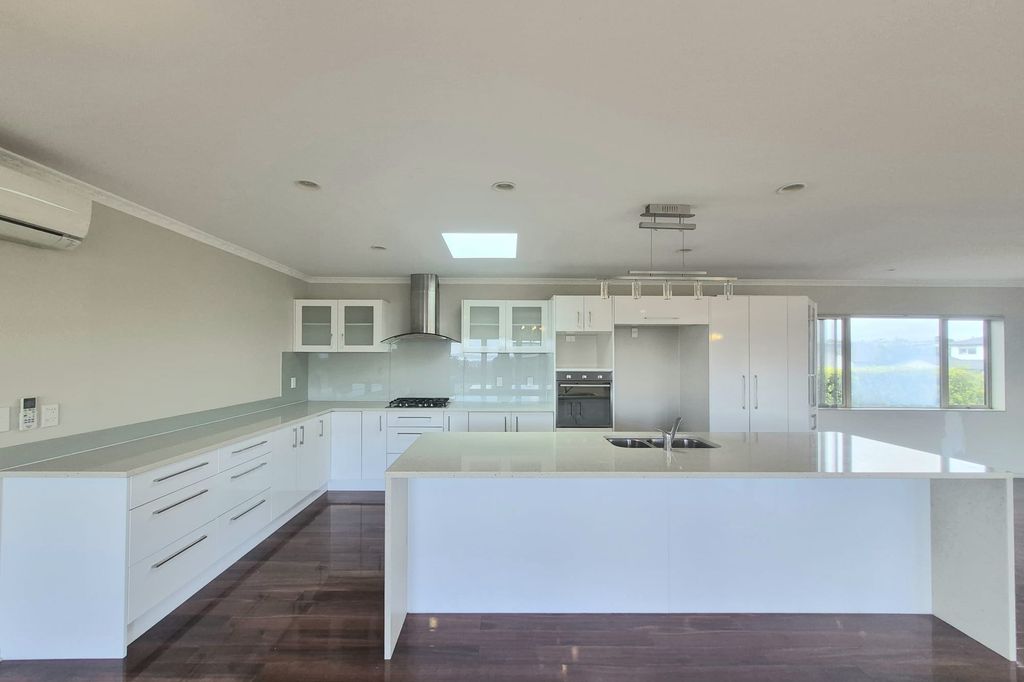 Spacious Family Living in Spinnaker Bay 4