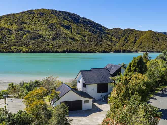 16 Belvue Bay Road, Havelock