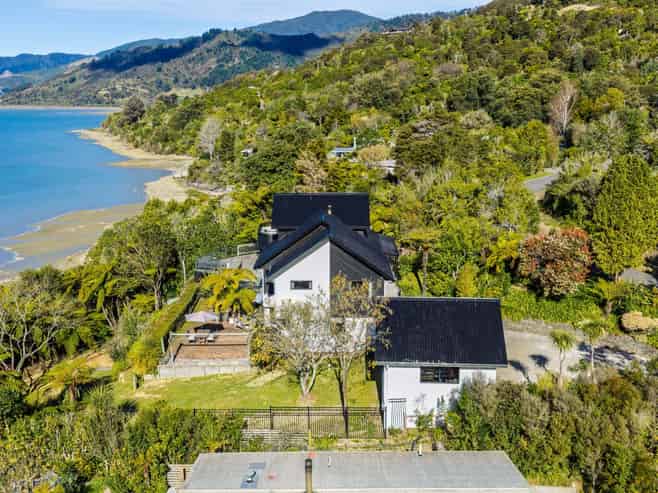 16 Belvue Bay Road, Havelock