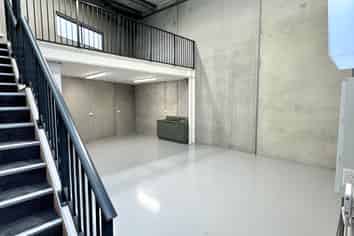 FUNCTIONAL INDUSTRIAL UNIT - WESTGATE 
