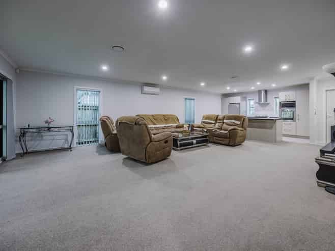 23 Soaring Bird Drive, Takanini