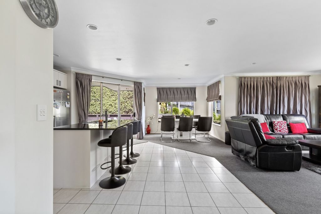 Stylish and Functional – 4 Bedrooms, Two Lounges, & Private Backyard 2