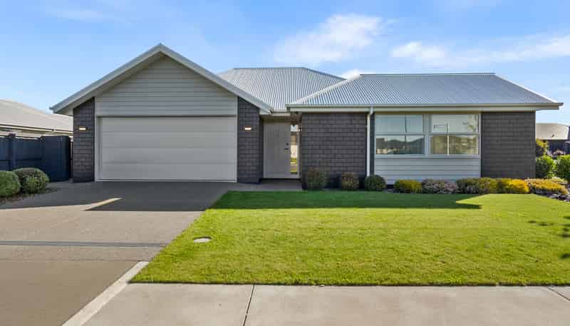 24 Sandhill Drive, ROLLESTON