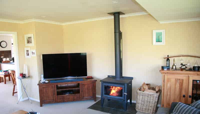1457 East Road, Toko