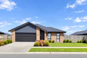 48 Whitehorn Drive, Lincoln