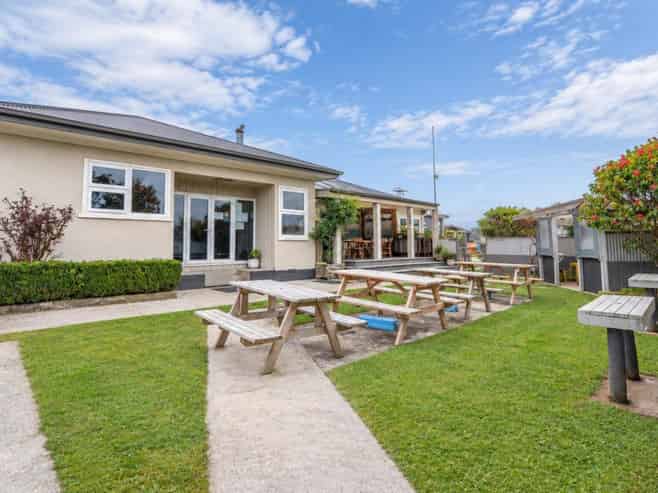 Hotel & Campground – Little Wanganui