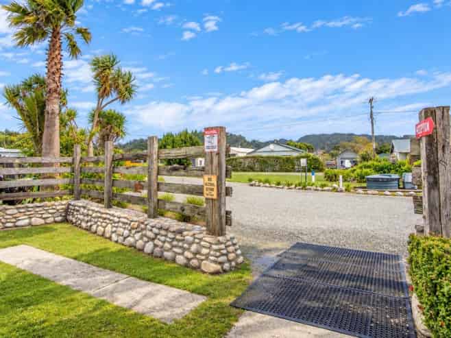Hotel & Campground – Little Wanganui