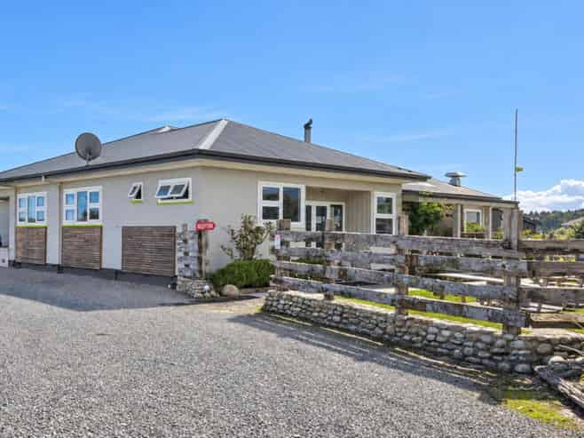 Hotel & Campground – Little Wanganui