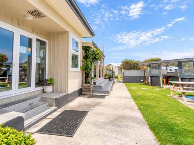 Hotel & Campground – Little Wanganui