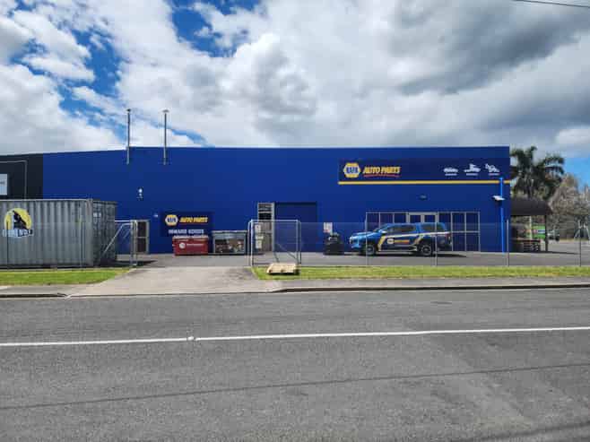 RETAIL OR DEALERSHIP WITH SECURE YARD
