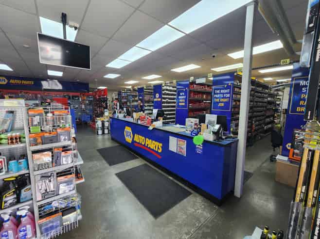RETAIL OR DEALERSHIP WITH SECURE YARD
