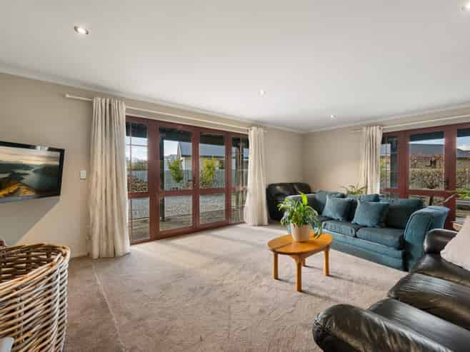 9 Perrow Street, Wanaka