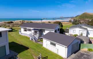 44F Mataikona Road, Whakataki