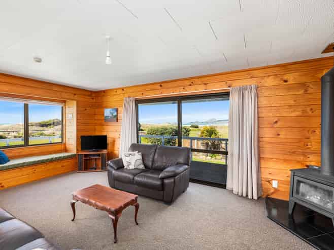 44F Mataikona Road, Whakataki