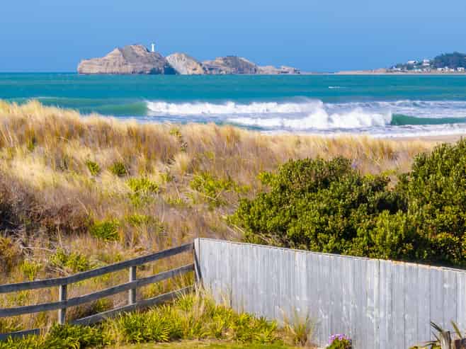 44F Mataikona Road, Whakataki