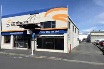 Showroom, offices and workshop in the CBD