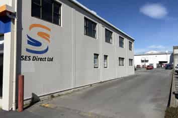 Showroom, offices and workshop in the CBD