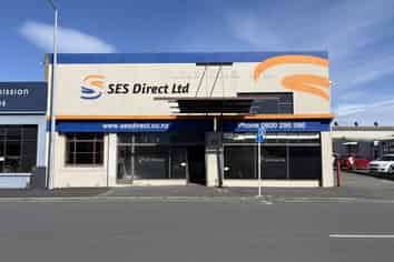 Showroom, offices and workshop in the CBD