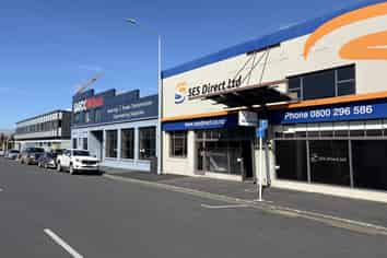 Showroom, offices and workshop in the CBD