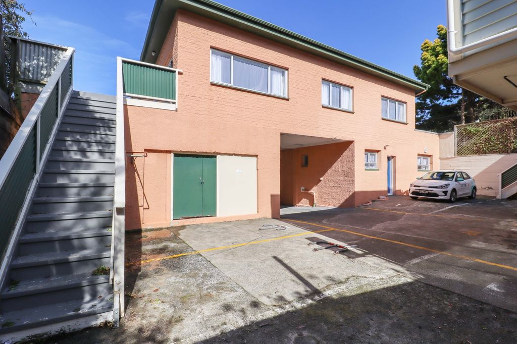 10 BEDROOMS!!! 1