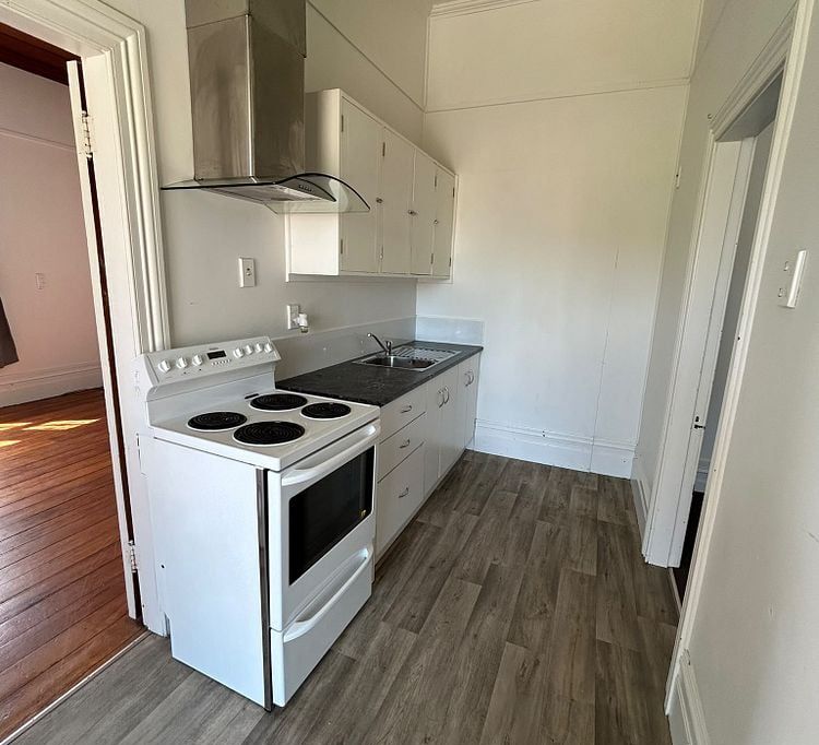 Secure and Comfortable 1-Bedroom Flat 3