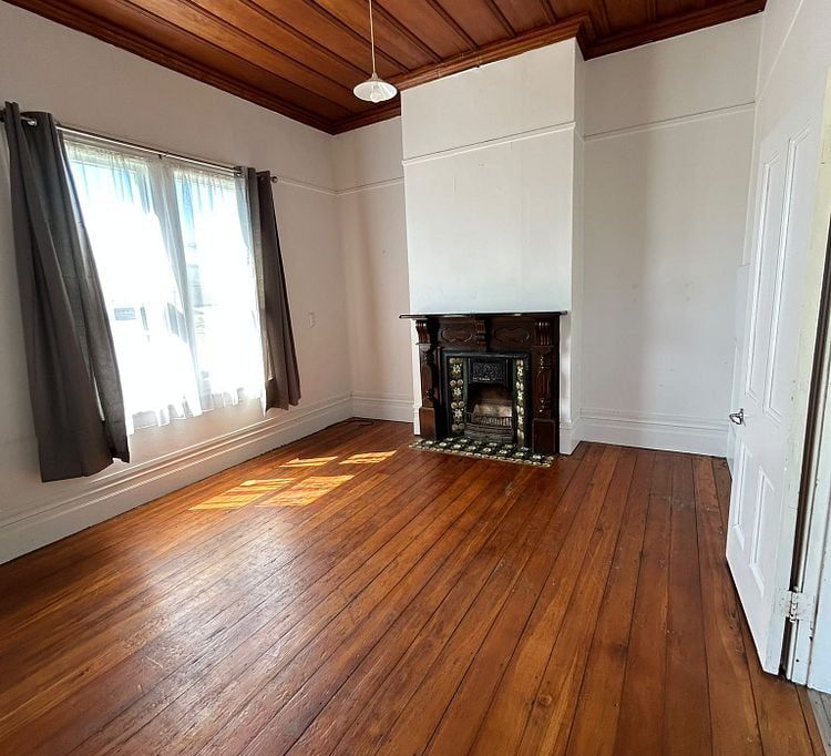 Secure and Comfortable 1-Bedroom Flat 5