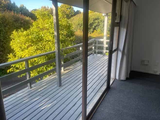 2/15 Locke Avenue, Mount Roskill