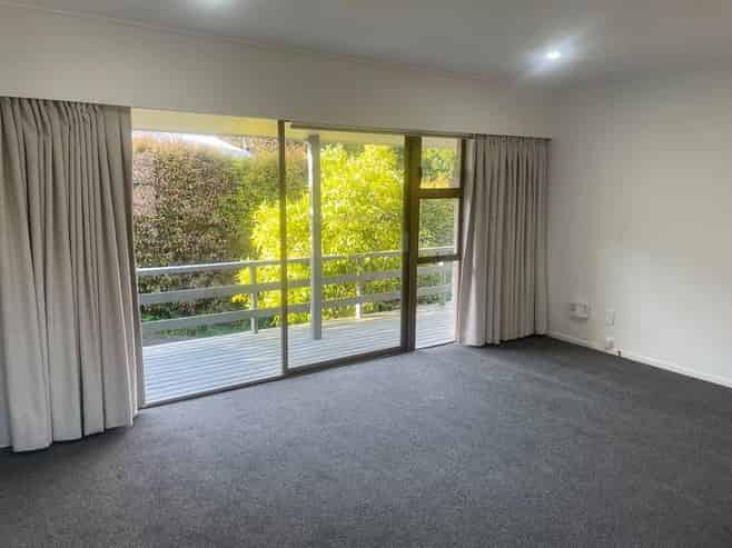 2/15 Locke Avenue, Mount Roskill