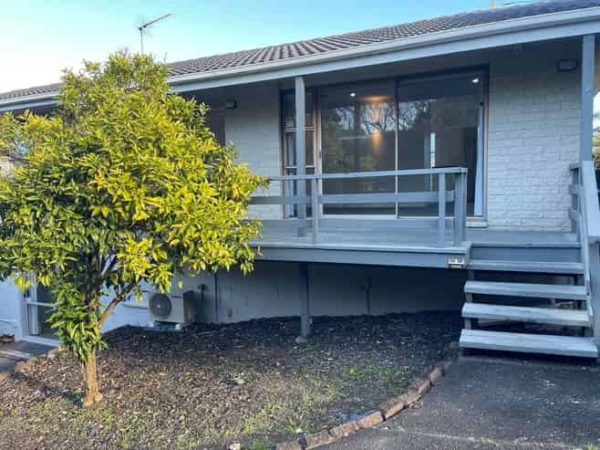 2/15 Locke Avenue, Mount Roskill