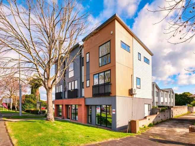 4/148 Lincoln Road, Henderson