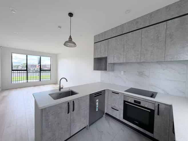 4/148 Lincoln Road, Henderson