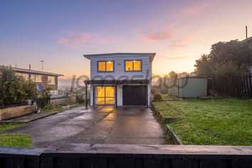 17 Strong Street, Saint Johns