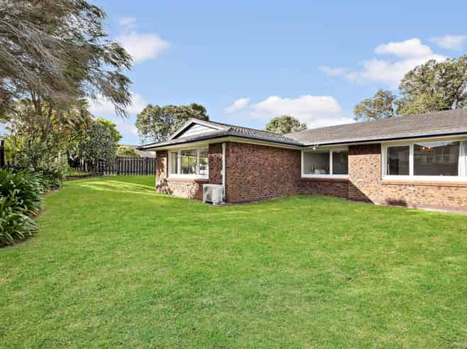 2 McCrystal Avenue, Eastern Beach
